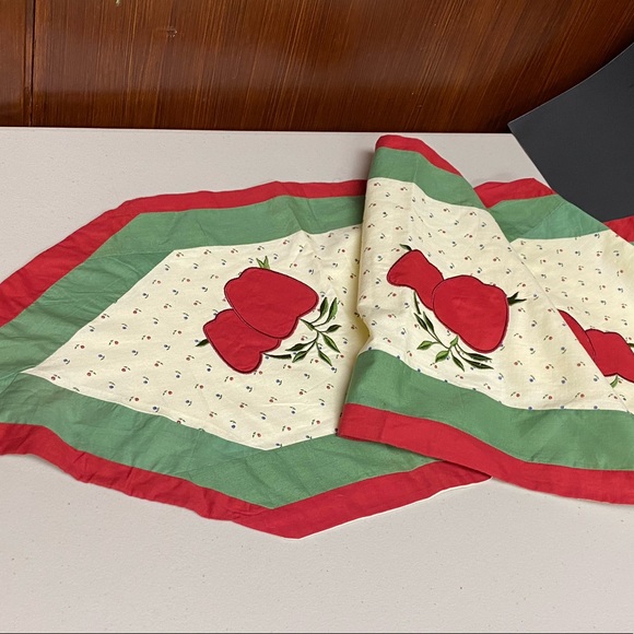 Home interiors & Gifts Table Runner Apples pattern - Picture 2 of 14